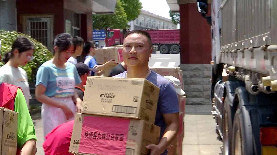 常德桃源：龙兵再出发 义务运送爱心物资驰援河南